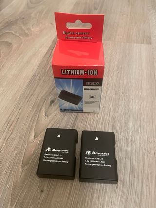 Cámara Nikon D3100 con accesorios