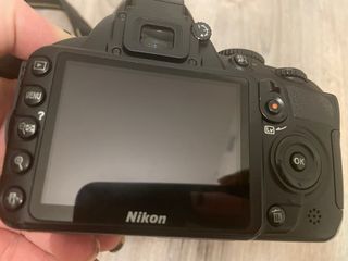 Cámara Nikon D3100 con accesorios