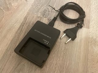 Cámara Nikon D3100 con accesorios