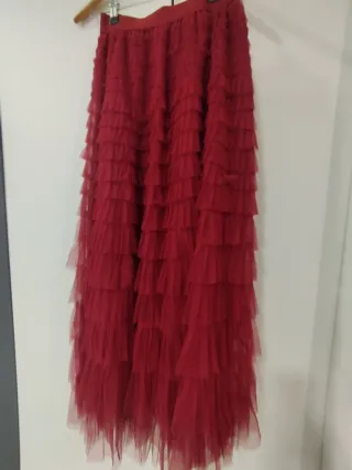 Falda larga de tul roja