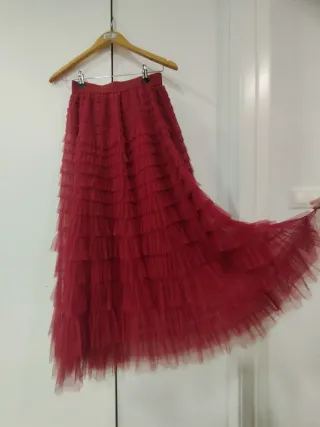 Falda larga de tul roja