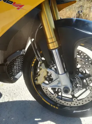 Aprilia Tuono V4 R APRC