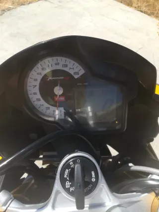 Aprilia Tuono V4 R APRC