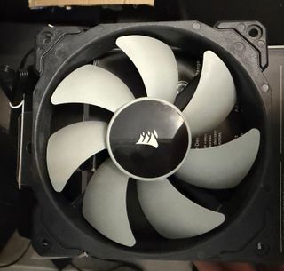 2x Ventiladores Corsair ML120 (120mm)