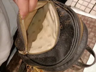 Mochila Guess Marrón y Dorada