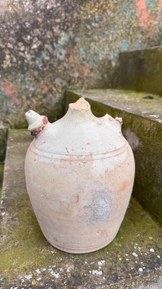 Botijo antiguo de barro