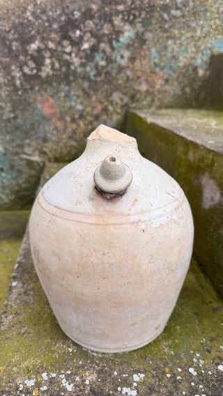 Botijo antiguo de barro