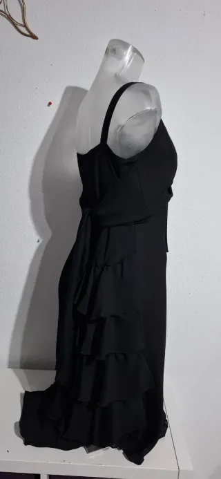 Vestido negro con flor