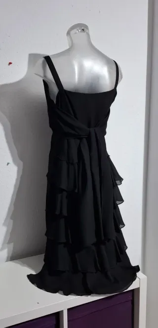 Vestido negro con flor