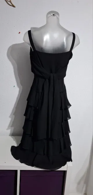 Vestido negro con flor