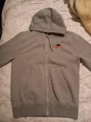 Sudadera Nike gris con cremallera