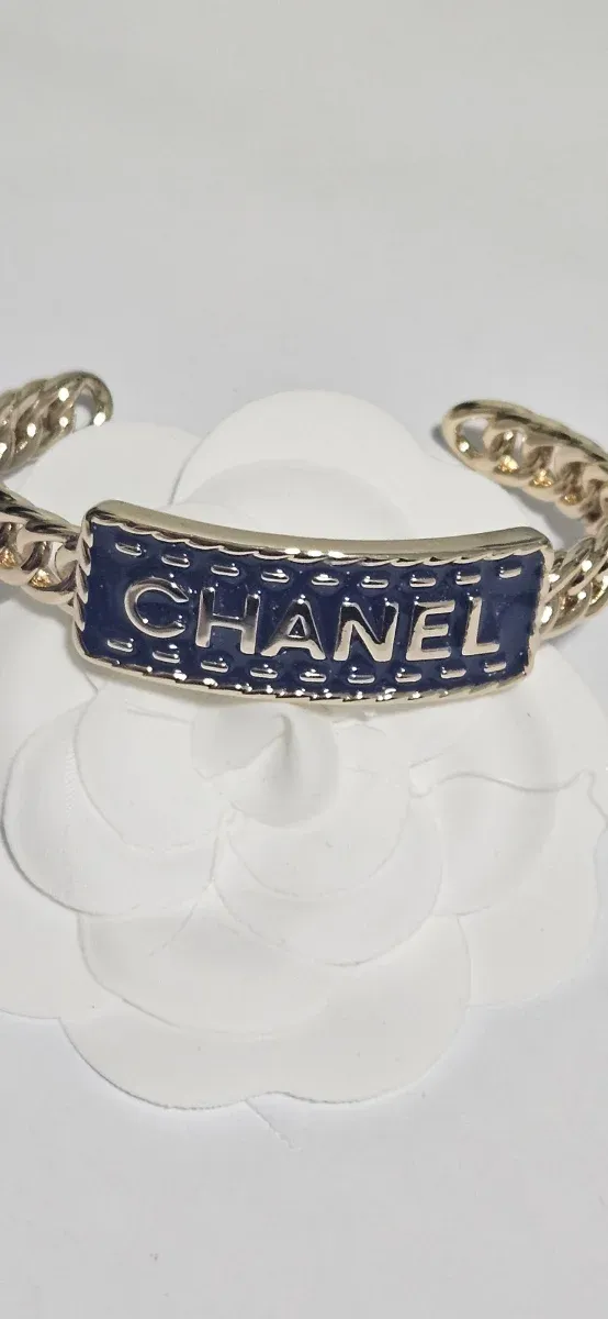 Pulsera Chanel Dorada y Azul