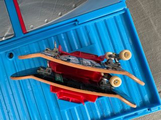 Pista de skate Tech Deck contenedor