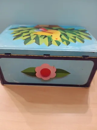 Lata antigua de cola cao.