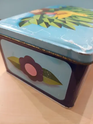 Lata antigua de cola cao.