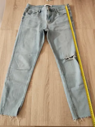 Pantalón Stradivarius T42