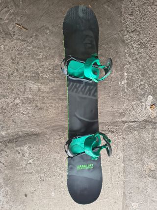Drake DF3 153 Snowboard + Attacchi Drake Fifty L