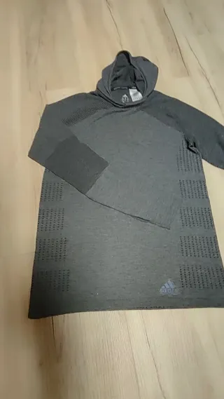 Jersey Adidas Gris con Capucha