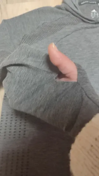 Jersey Adidas Gris con Capucha