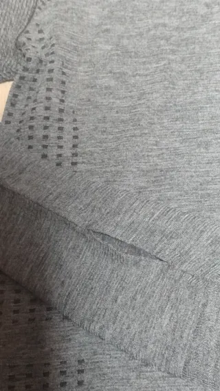 Jersey Adidas Gris con Capucha