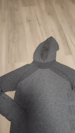 Jersey Adidas Gris con Capucha