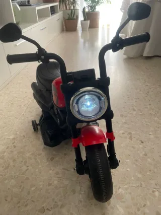 Moto a batería para niños roja