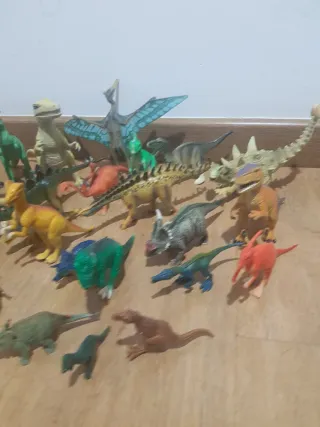 Lote de dinosaurios de juguete