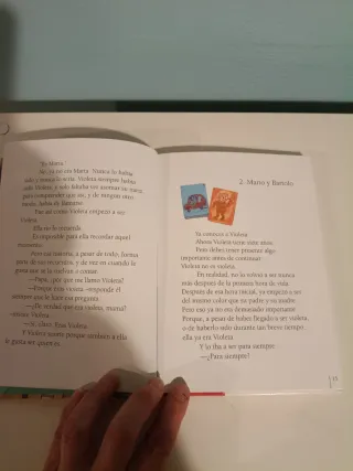 Violeta no es violeta (Librosaurio) (Spanish Ed...