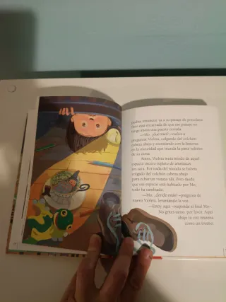 Violeta no es violeta (Librosaurio) (Spanish Ed...