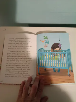 Violeta no es violeta (Librosaurio) (Spanish Ed...