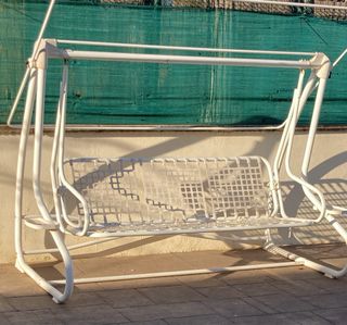 Balancín de jardín metálico blanco