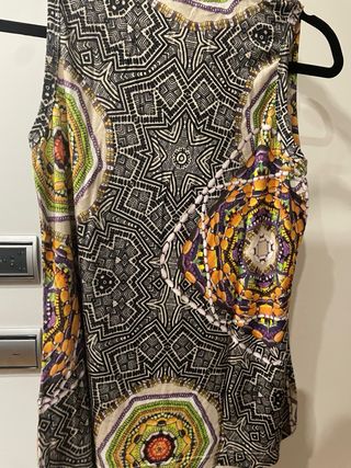 Top Javier Simorra sin mangas multicolor