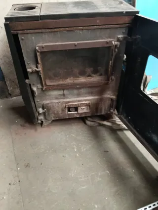 Estufa de hierro fundido negra