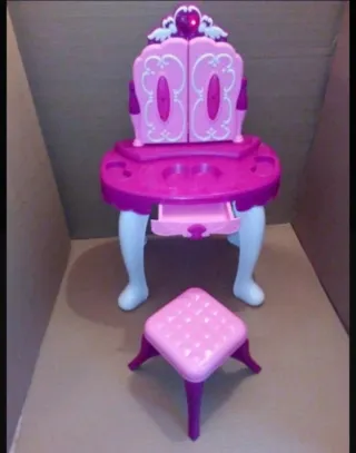 Tocador infantil de juguete rosa
