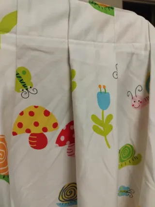 Cortina infantil con setas y caracoles para puerta