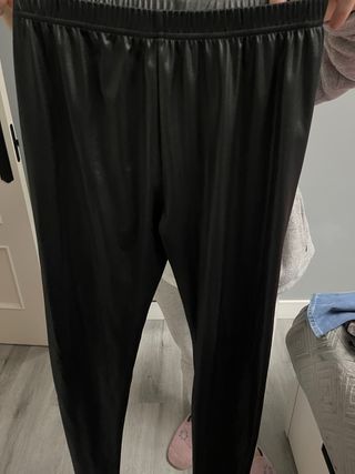 Pantalón polipiel negro