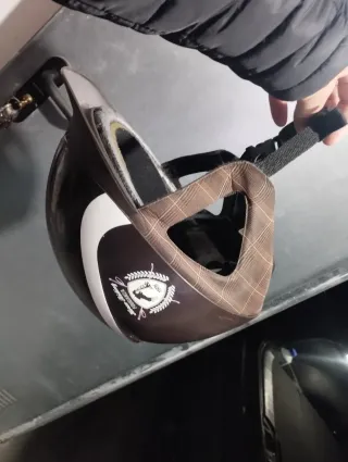 Casco de hípica marrón