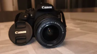 Cámara Canon EOS 2000D + Accesorios