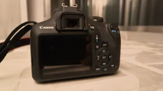 Cámara Canon EOS 2000D + Accesorios