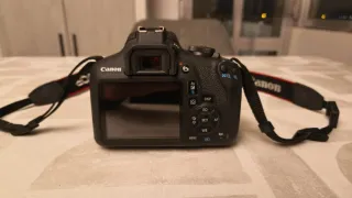 Cámara Canon EOS 2000D + Accesorios