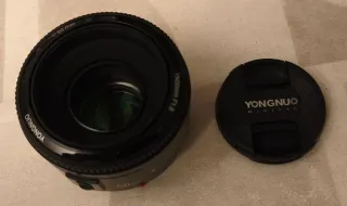 Cámara Canon EOS 2000D + Accesorios