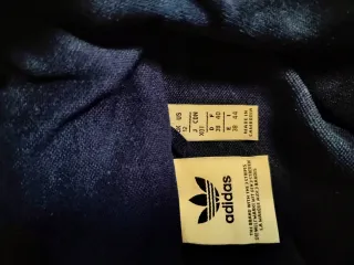 Chaqueta Adidas Azul con Rayas Blancas