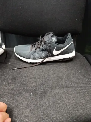 Zapatillas Nike Negras y Blancas