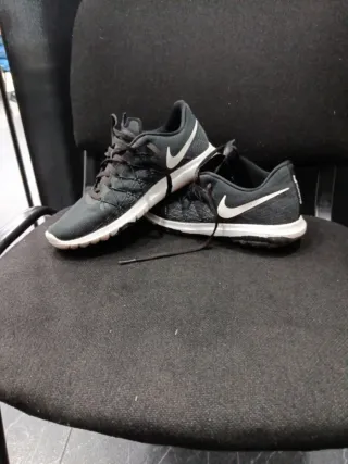 Zapatillas Nike Negras y Blancas