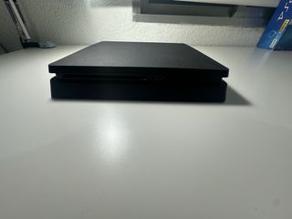PS4 Slim 500GB Negra + Accesorios