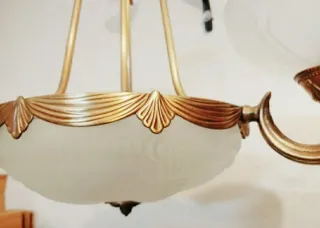 Joya decorativa:lámpara de bronce de tres brazos