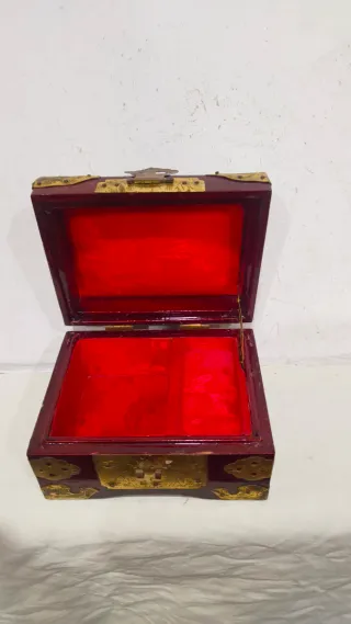 Antiguo joyero oriental madera bronce raso