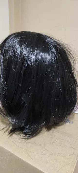 Peluca negra corta