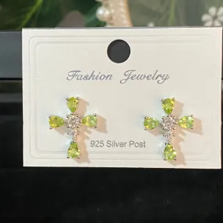 Pendientes de peridoto cruzado