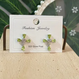 Pendientes de peridoto cruzado